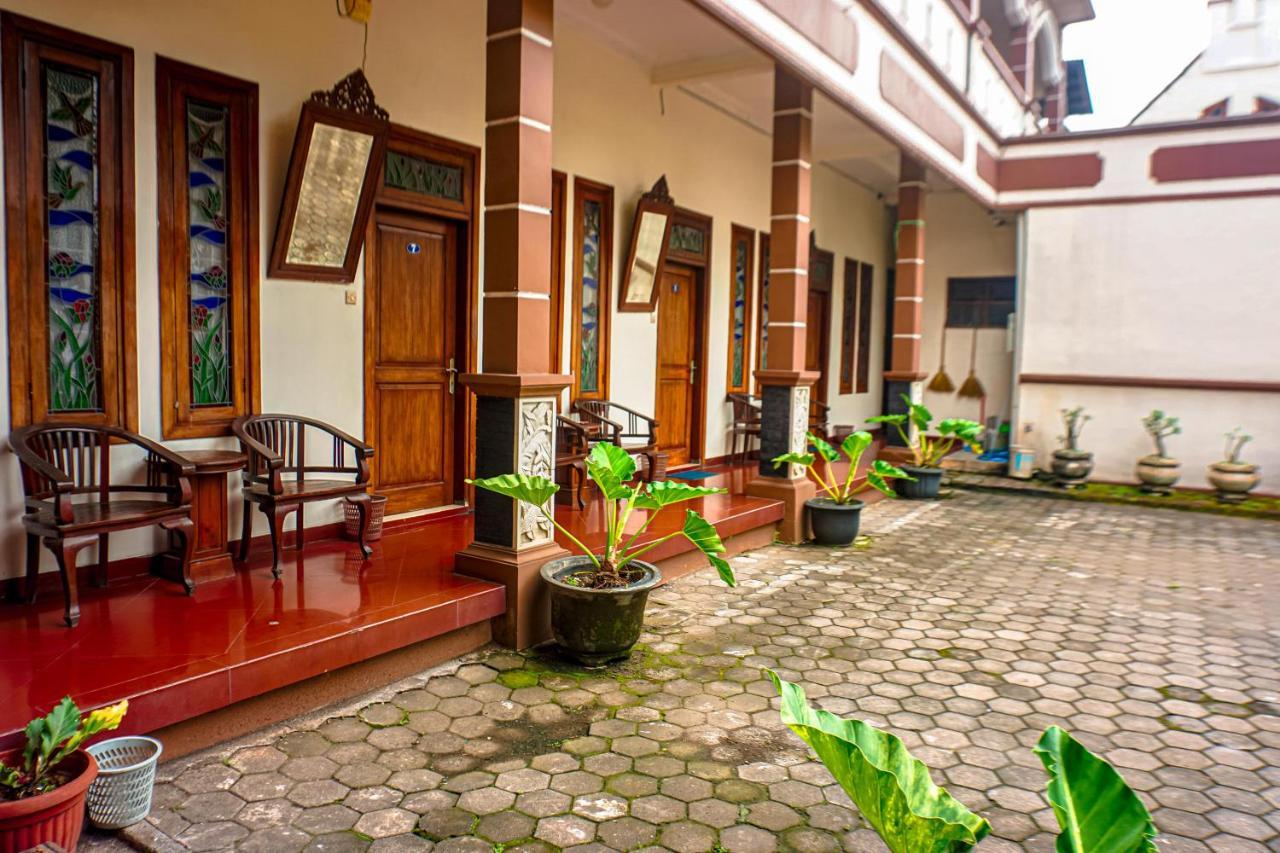 Hotel Laweyan Solo Esterno foto