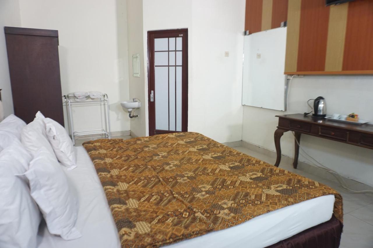 Hotel Laweyan Solo Esterno foto