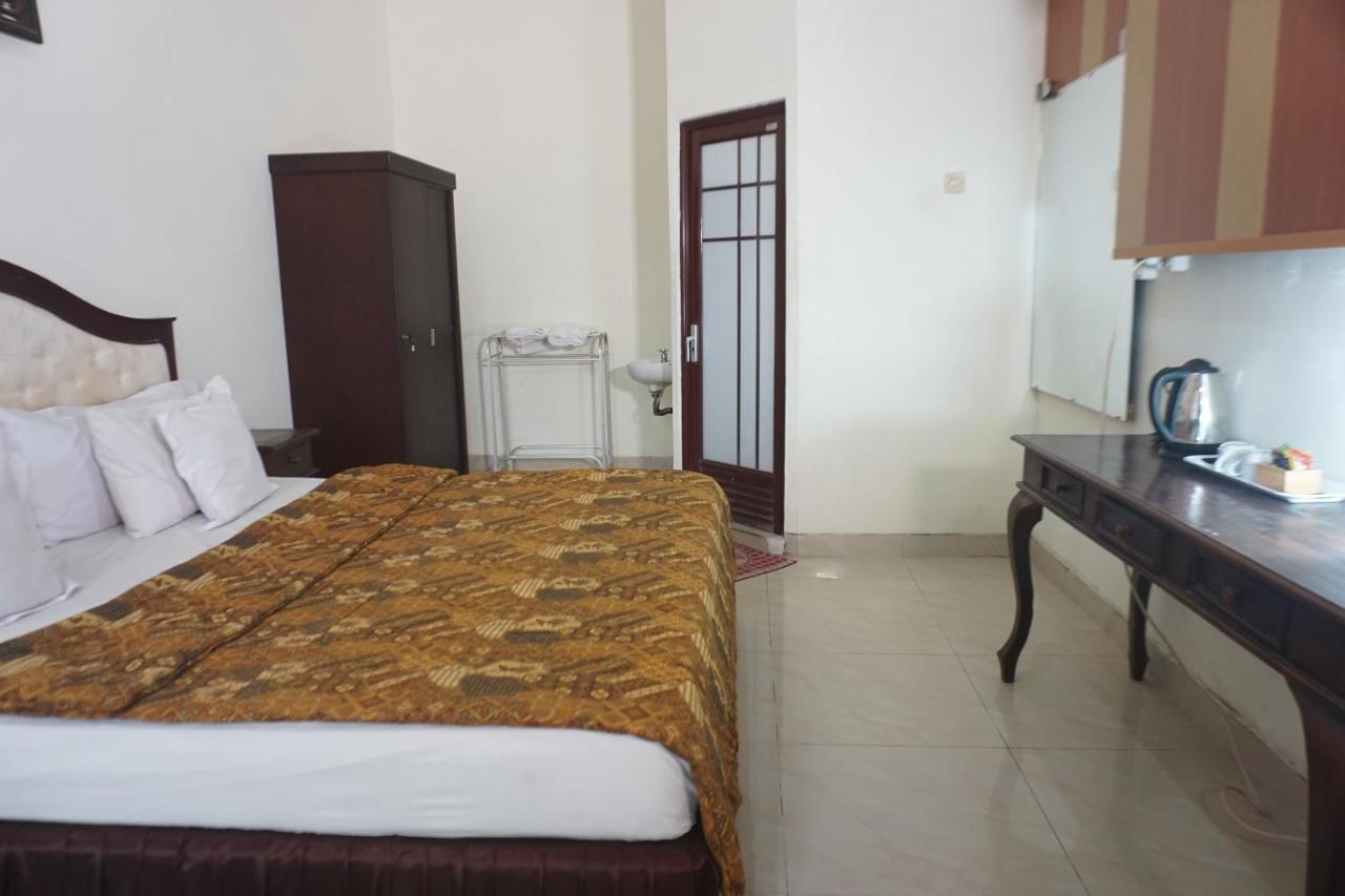 Hotel Laweyan Solo Esterno foto