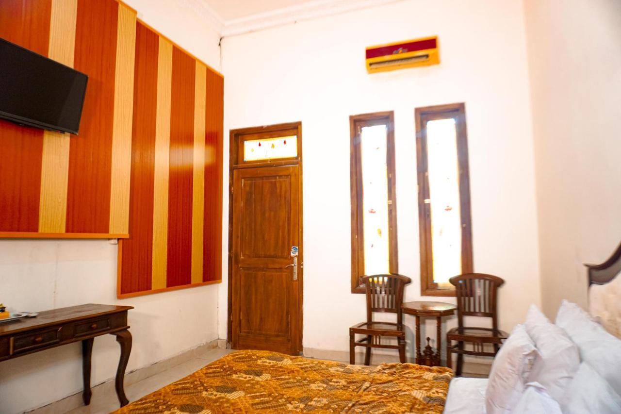 Hotel Laweyan Solo Esterno foto