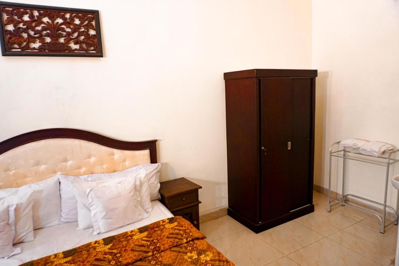 Hotel Laweyan Solo Esterno foto
