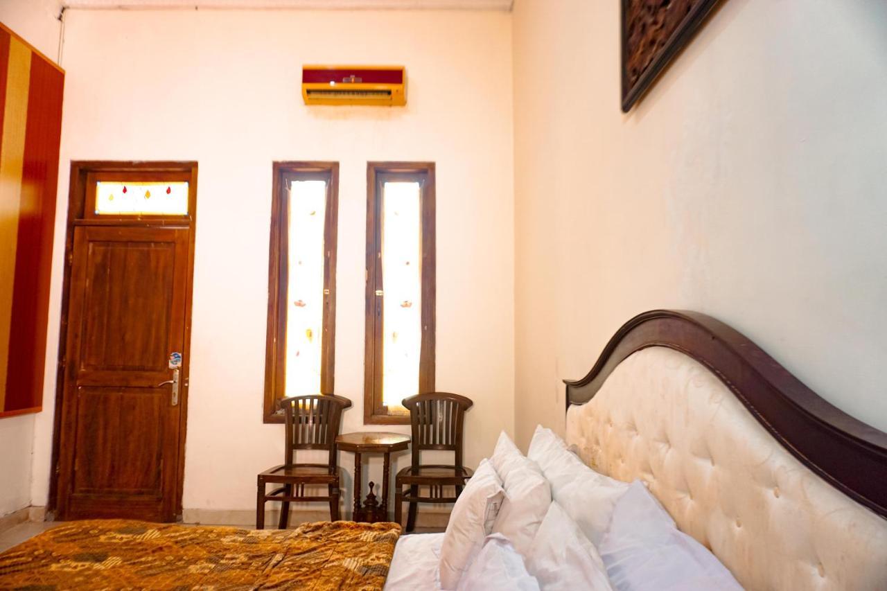 Hotel Laweyan Solo Esterno foto