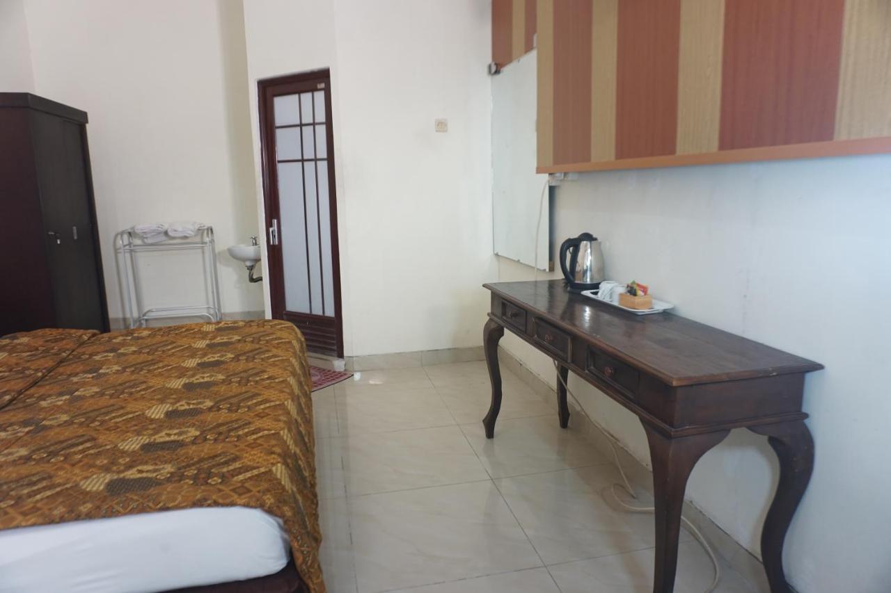 Hotel Laweyan Solo Esterno foto